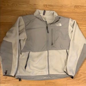 The North Face TNF White / High Rise Grey Denali